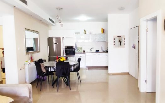 הר חומה – מרפסת ענקית עם דירה גדולה שבקלות ניתנת לחלוקה