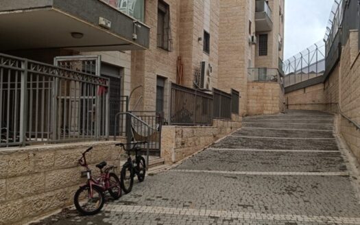 (Almost) New 4-Room Apartment – Armon HaNatziv