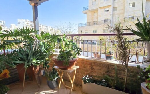 ענקית במחיר קטן בהר חומה