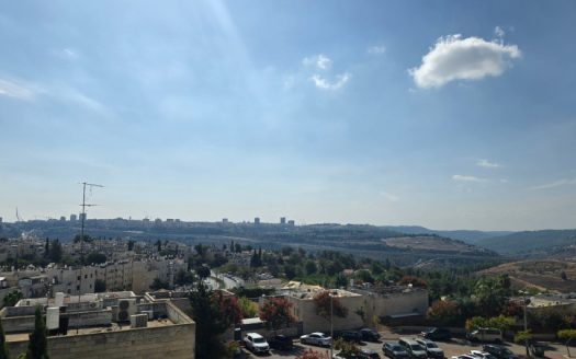 דופלקס 215 מ"ר מחולק ל-2 דירות (5+4 חדרים) עם נוף פתוח – רמות
