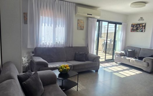 דופלקס 215 מ"ר מחולק ל-2 דירות (5+4 חדרים) עם נוף פתוח – רמות